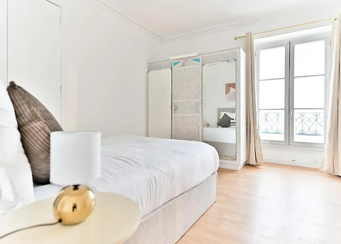 Charming Very Spacious Apartment, 9ème Appartement Paris