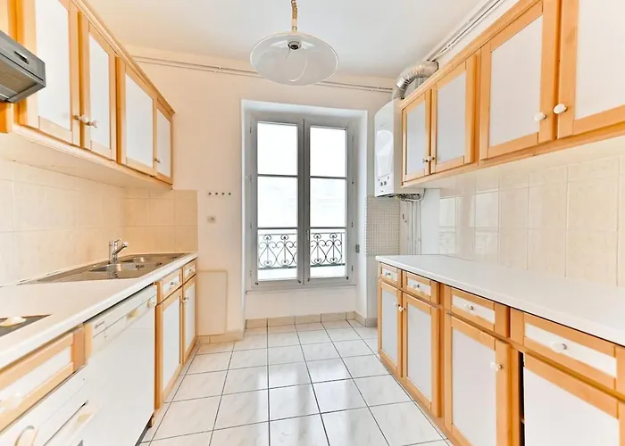 Charming Very Spacious Apartment, 9ème Appartement Paris