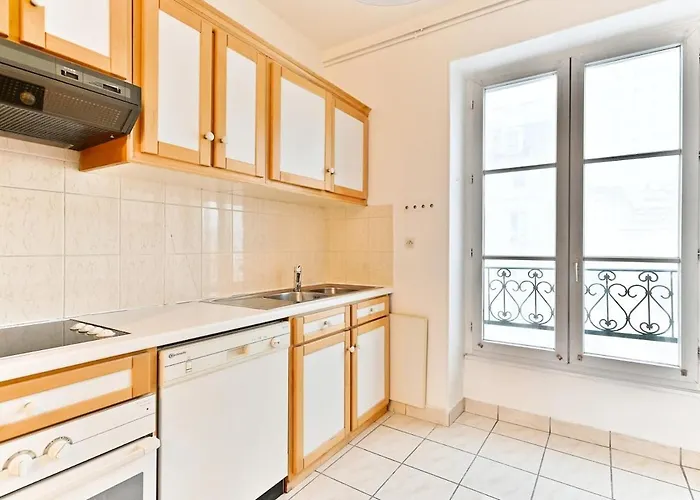 Charming Very Spacious Apartment, 9ème * Paris
