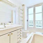 Charming Very Spacious Apartment, 9eme * Párizs