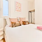 Charming Very Spacious Apartment, 9eme Párizs