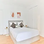 Charming Very Spacious Apartment, 9eme * Párizs