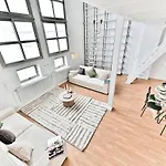 Charming Very Spacious Apartment, 9eme Párizs
