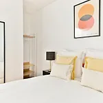 Charming Very Spacious Apartment, 9eme * Párizs