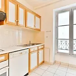 Charming Very Spacious Apartment, 9eme * Párizs