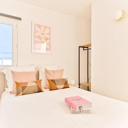 Charming Very Spacious Apartment, 9eme