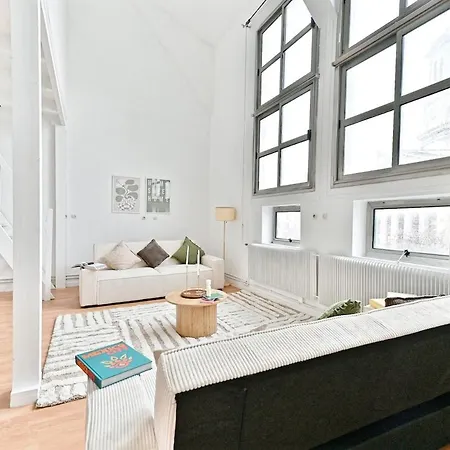 Charming Very Spacious Apartment, 9eme * Párizs