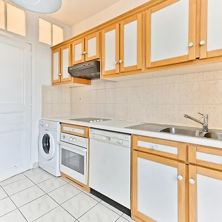 Apartment Charming Very Spacious Apartment, 9eme Paris