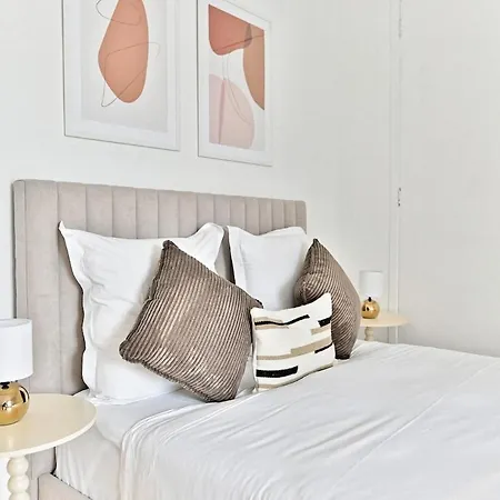 Charming Very Spacious Apartment, 9eme Párizs