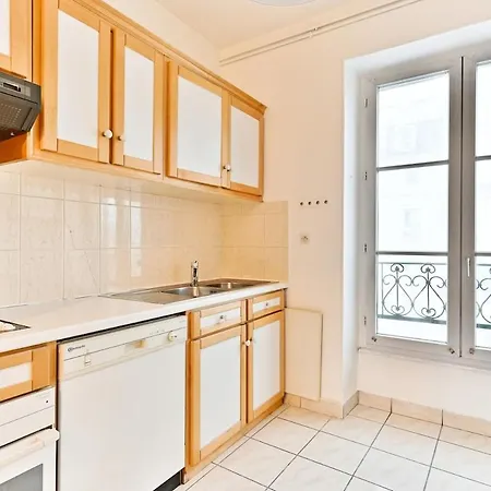 Charming Very Spacious Apartment, 9eme * Párizs