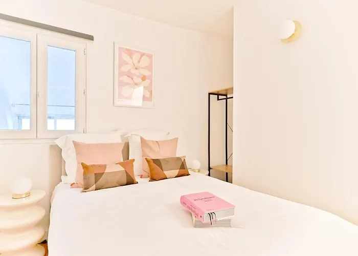 Charming Very Spacious Apartment, 9eme