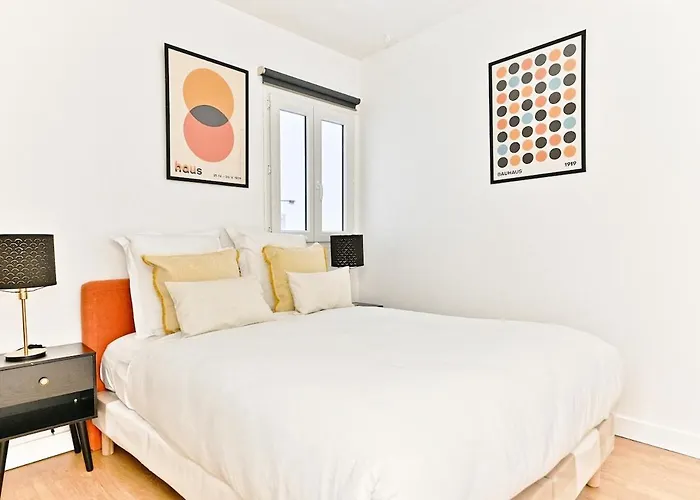 Appartement Charming Very Spacious Apartment, 9eme *