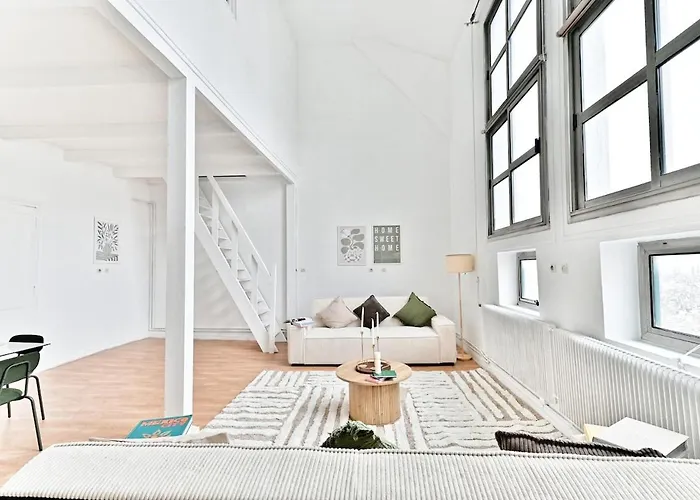 Appartement Charming Very Spacious Apartment, 9eme Parijs