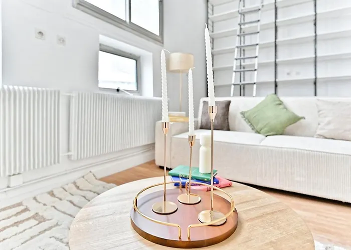 Charming Very Spacious Apartment, 9eme Appartement Parijs
