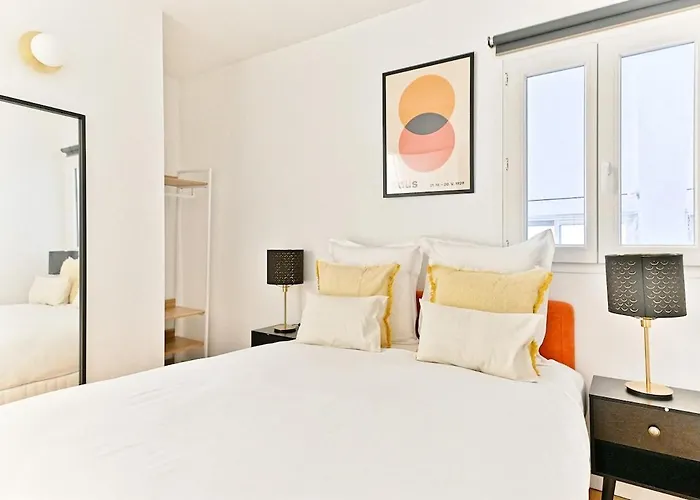 Charming Very Spacious Apartment, 9eme * Parijs