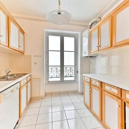Charming Very Spacious Apartment, 9eme Apartament Paryż