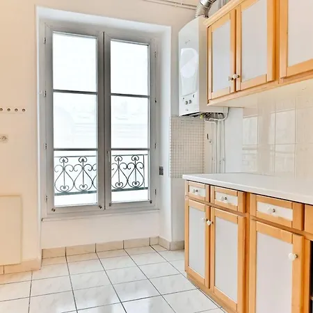 Apartament Charming Very Spacious Apartment, 9eme Paryż