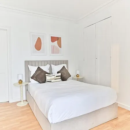 Charming Very Spacious Apartment, 9eme * Paryż