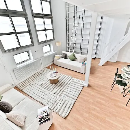 Charming Very Spacious Apartment, 9eme Paryż