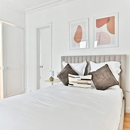 Charming Very Spacious Apartment, 9eme Apartament *
