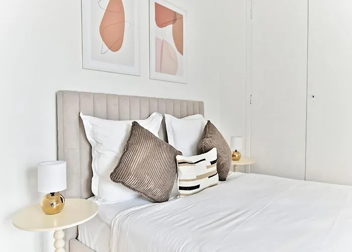 Charming Very Spacious Apartment, 9eme Párizs
